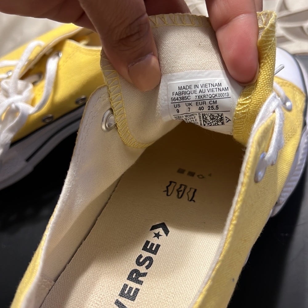 Converse - Picture 3 of 3
